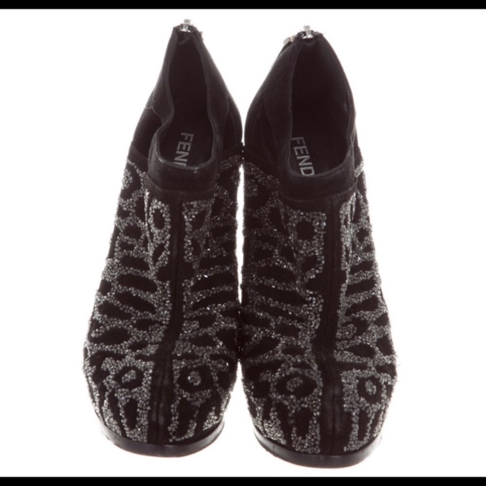 Flash sale 🥳👠👠 !!!! Gorgeous FENDI HEELS